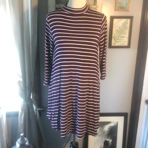 NEW W/O TAG; ZENANA MOCK NECK STRIPE TUNIC. POCKETS!